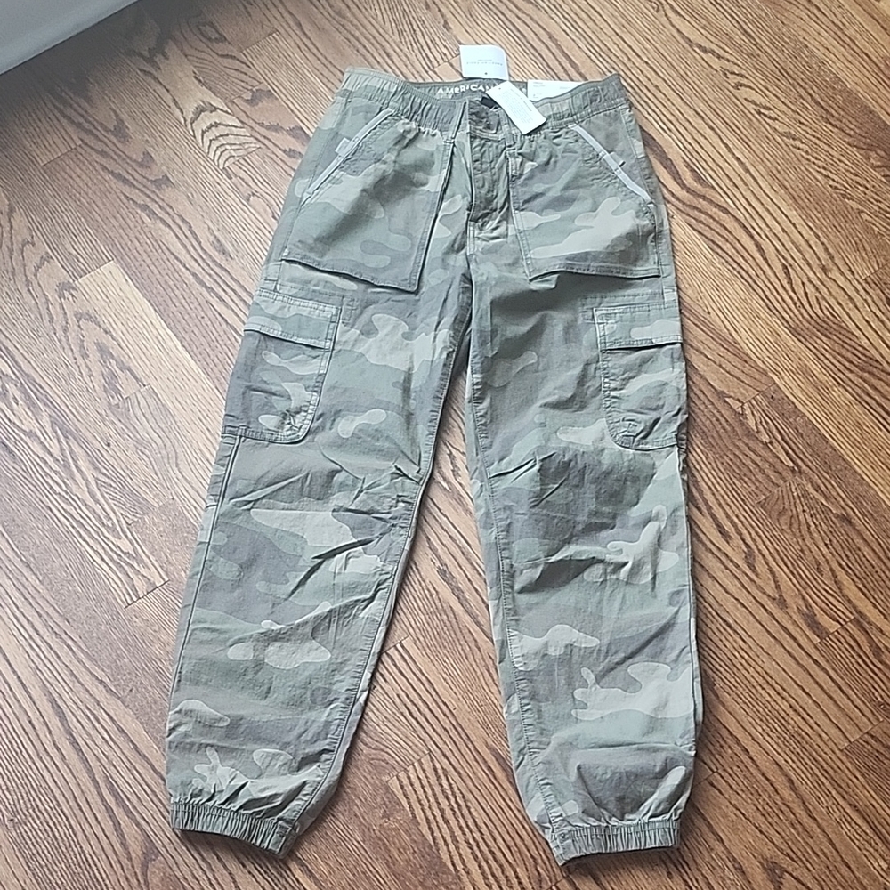 American Eagle Baggy Jogger Pants, camo, size 2 (size 26)